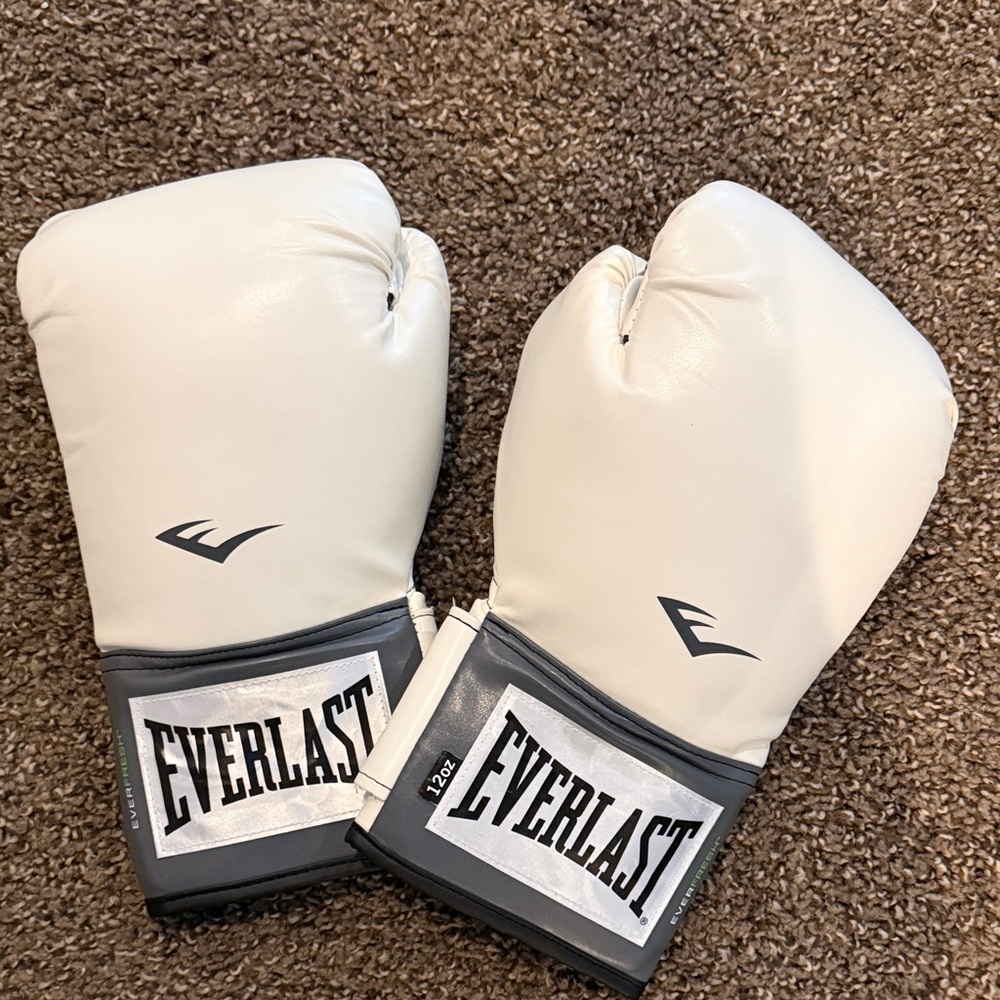 Everlast Cream and Gray Boxing Gloves